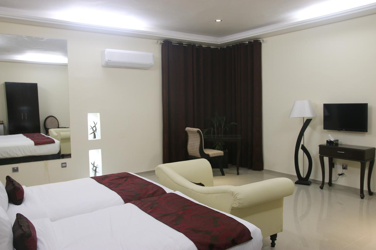 Hotel Grand Enclave Lahore Esterno foto