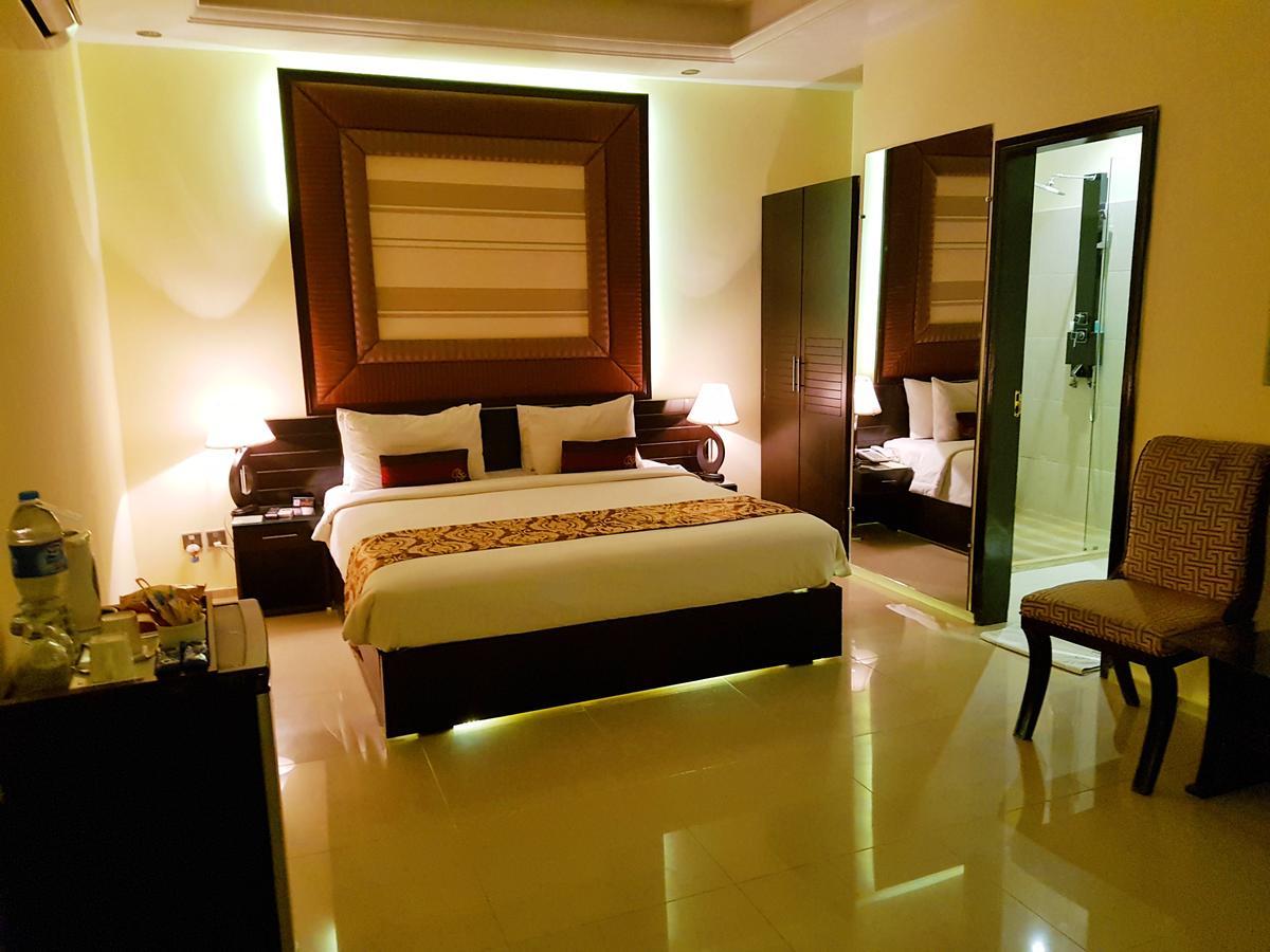 Hotel Grand Enclave Lahore Esterno foto