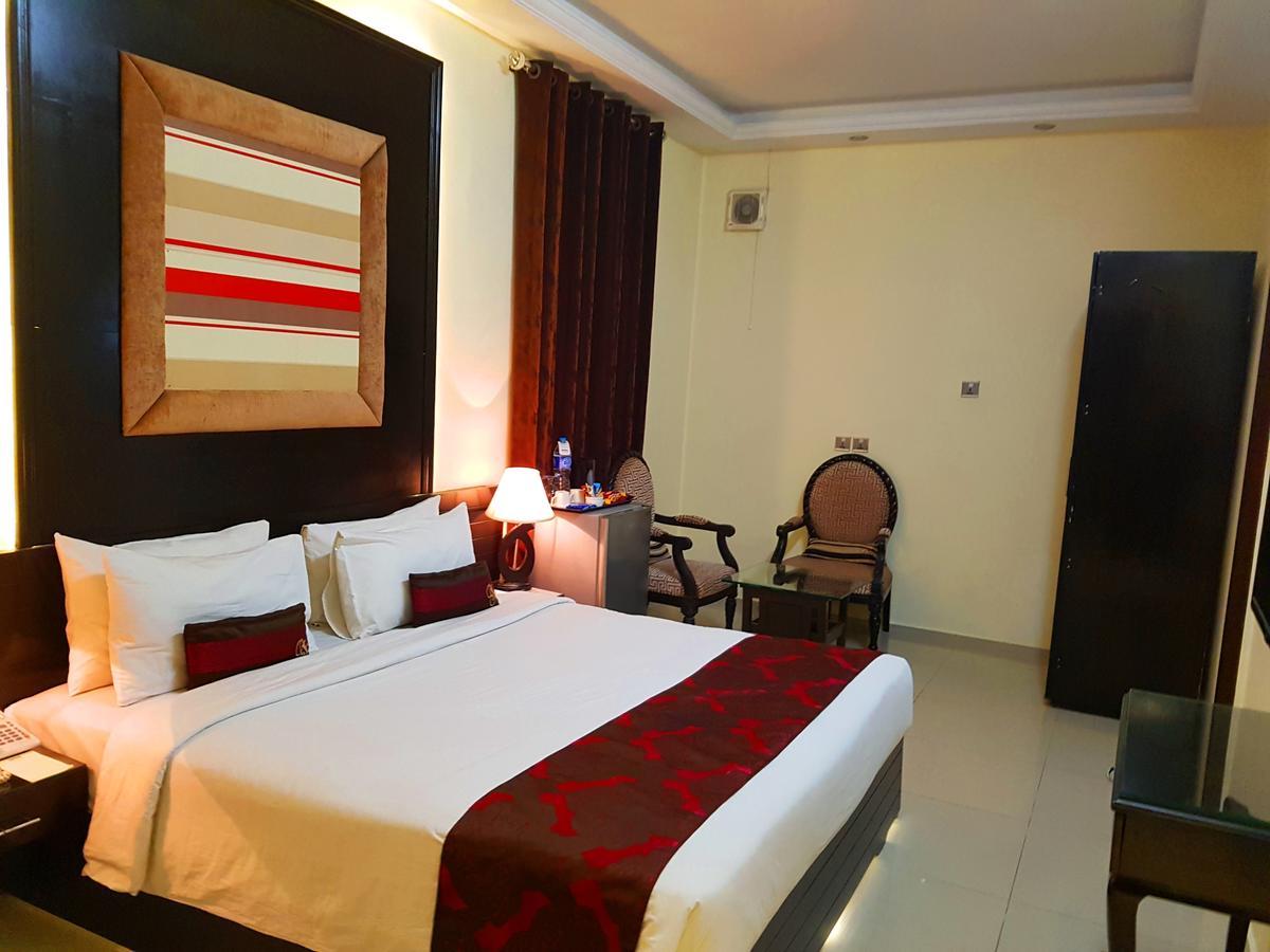 Hotel Grand Enclave Lahore Esterno foto