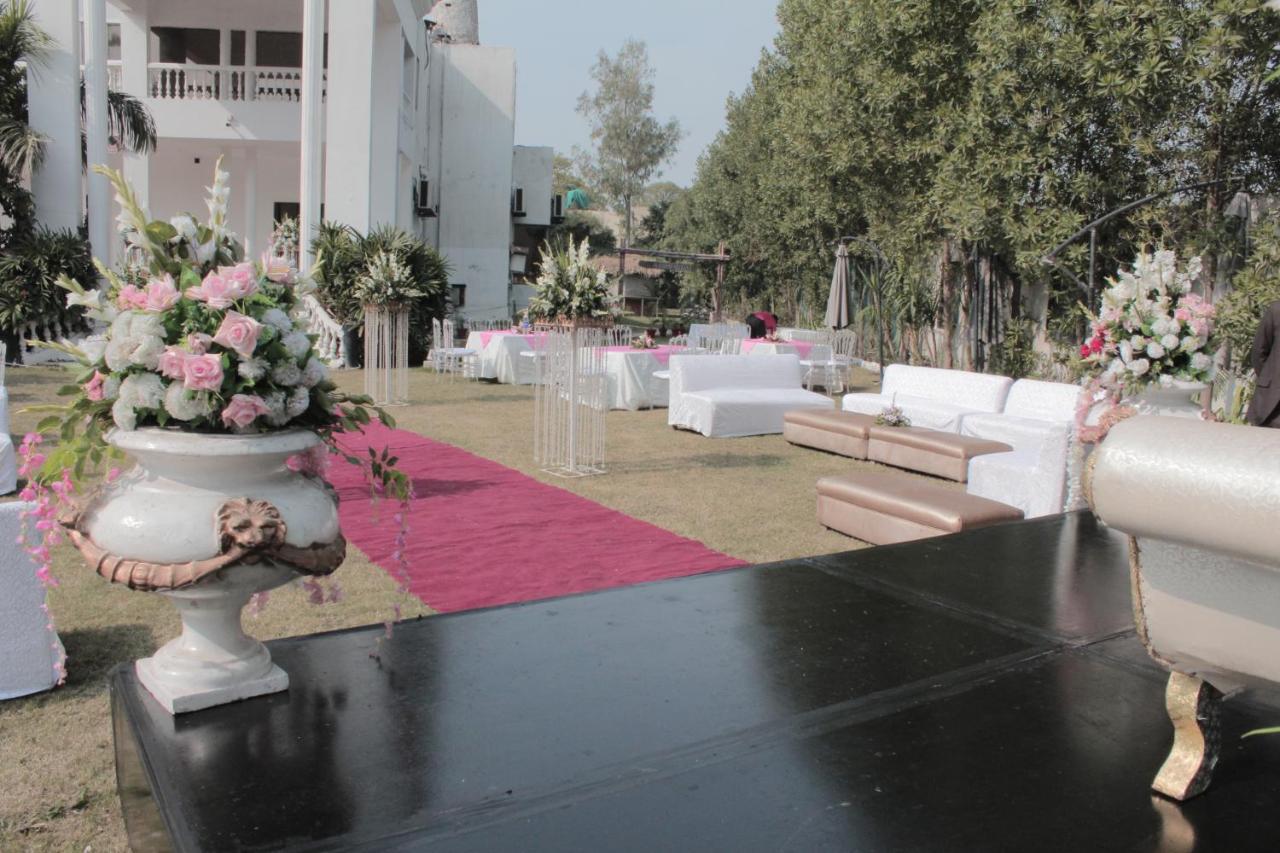 Hotel Grand Enclave Lahore Esterno foto