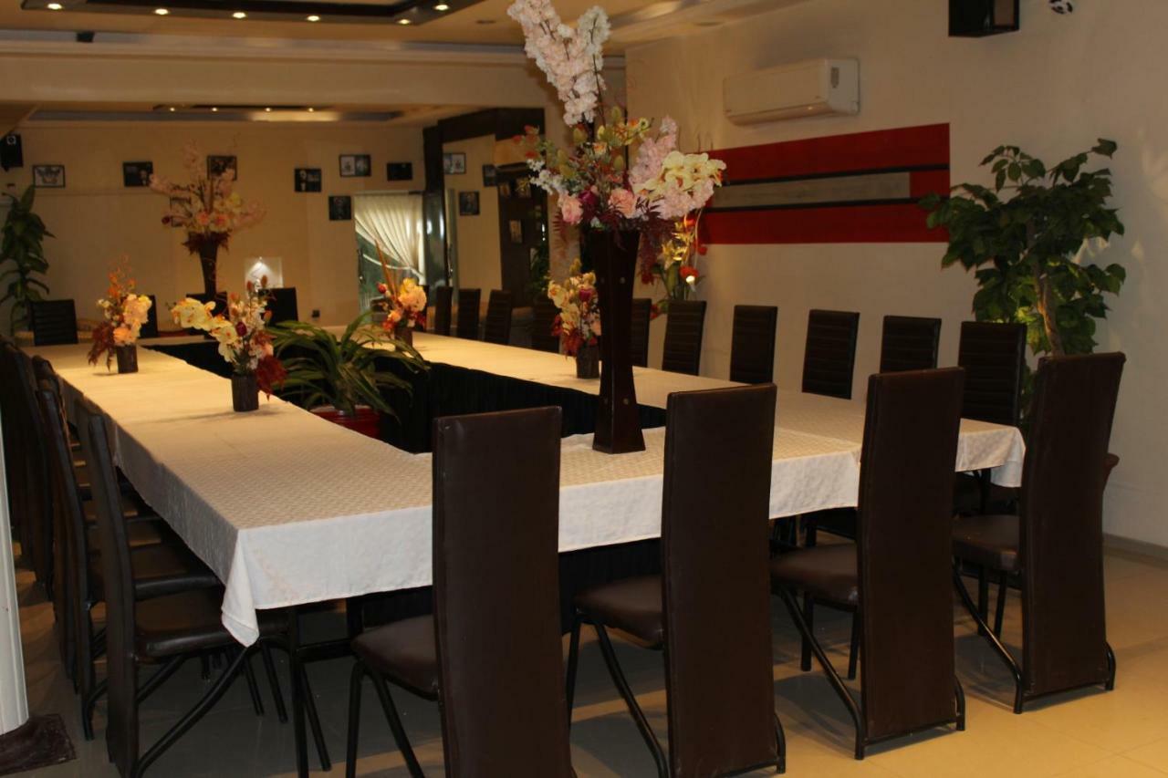Hotel Grand Enclave Lahore Esterno foto